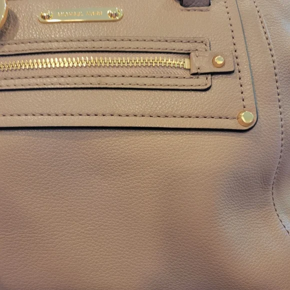 LIKE NEW | Michael Kors | Gilmore Satchel with Crossbody Strap | Putty - Picture 6 of 16